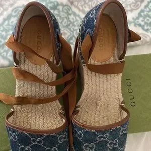 Gucci | Shoes | Authentic Very Gently Used Gucci Sandals  display picture 1